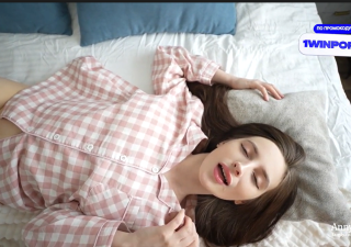 Địt lén em người yêu khi đang ngủ say